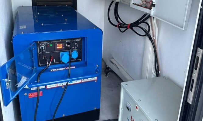 Máy phát điện chạy dầu tại Thanh Hóa DHY12500SE